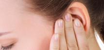 ما هي أسباب طنين الأذن اليسرى؟